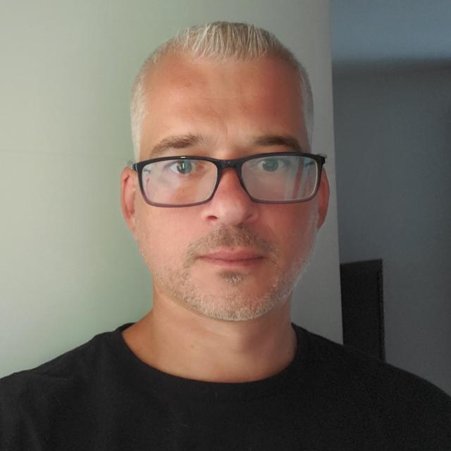 Nicolas Gindrey, né en 1981, évoluant en tant que recruteur dans le secteur de la construction depuis 2008. Plus le temps passe, plus mon expertise se renforce et plus ma parole se fait libre.